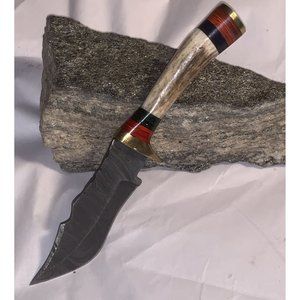 BEAUTIFUL CUSTOM HAND MADE DAMASCUS STEEL HUNTING BOWIE KNIFE HORN HANDLE 8-1/4”